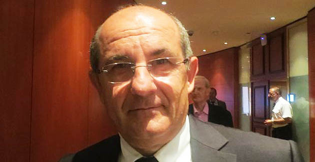Pierre Chaubon, président de la Commission des compétences législatives et règlementaires, conseiller territorial du groupe Démocrates, Socialistes et Radicaux.