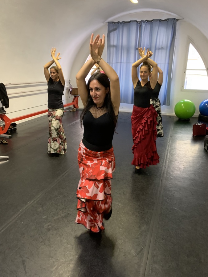 Le flamenco, une gestuelle parfois sensuelle. Le flamenco, une gestuelle parfois sensuelle.