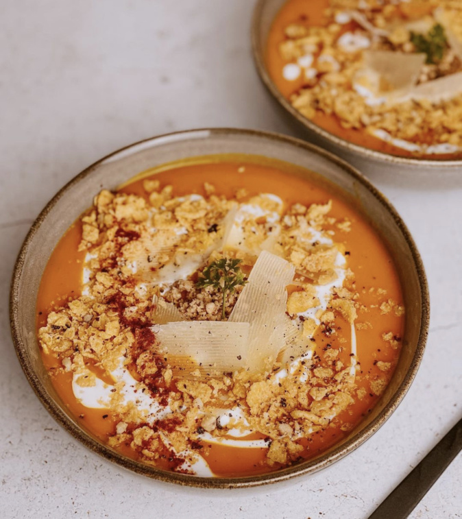 A table : Velouté de potimarron à la crème de coco et au curry avec... la petite cuisine de Marie A table : Velouté de potimarron à la crème de coco et au curry avec... la petite cuisine de Marie