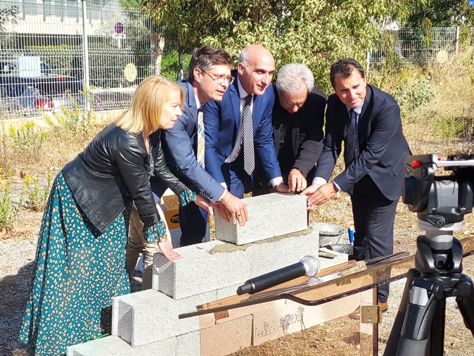La première pierre de la salle de spectacles Calvi-Balagne a été posée La première pierre de la salle de spectacles Calvi-Balagne a été posée