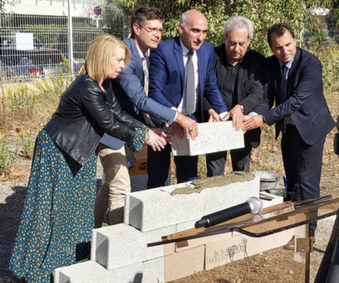 La première pierre de la salle de spectacles Calvi-Balagne a été posée La première pierre de la salle de spectacles Calvi-Balagne a été posée