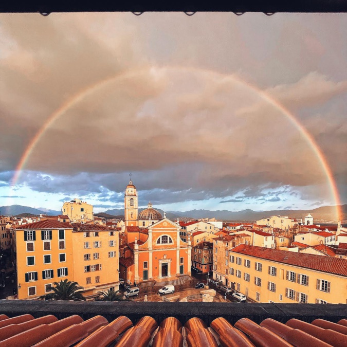 La photo du jour : arc-en-ciel au-dessus de la cathédrale d'Ajaccio
