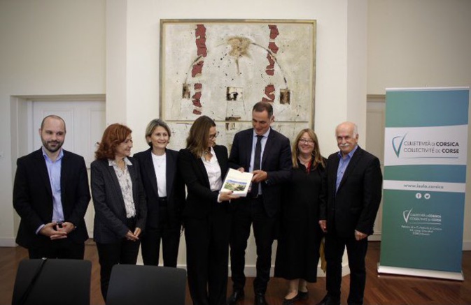 La présentation à l'Hôtel de Région à Aiacciu du rapport de Wanda mastor sur l'évolution institutionnelle de la Collectivité de Corse.