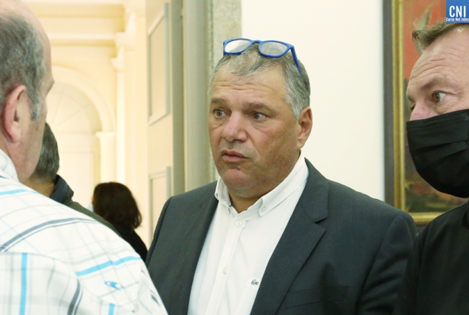 Jean-Charles Martinelli lors du dépouillement en prefecture à Ajaccio - photo Michel Luccioni Jean-Charles Martinelli lors du dépouillement en prefecture à Ajaccio - photo Michel Luccioni