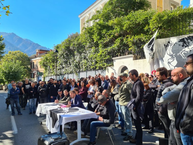 Une centaine de militant étaient présents. Crédits Photo : Pierre-Manuel Pescetti Une centaine de militant étaient présents. Crédits Photo : Pierre-Manuel Pescetti