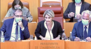 Nanette Maupertuis entourée de Jean-Guy Talamoni et Camille de Rocca Serra. Nanette Maupertuis entourée de Jean-Guy Talamoni et Camille de Rocca Serra.