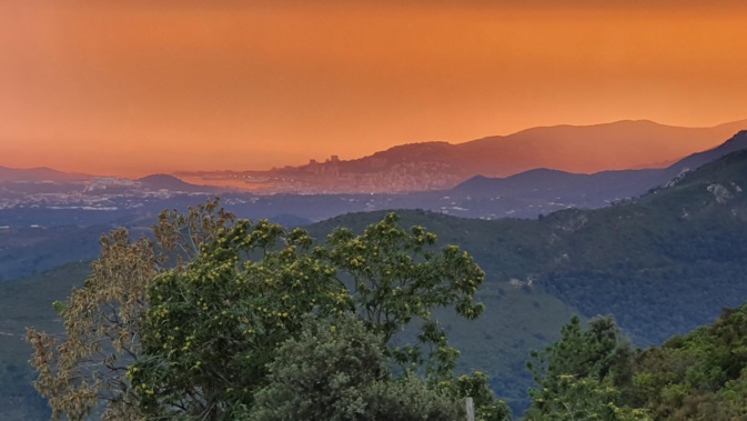 Aiacciu vu de Sarrula avant l'orage...(Charlotte Lugrezi)