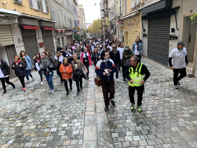 Bastia : plus de 200 personnes ont marché pour Armelle