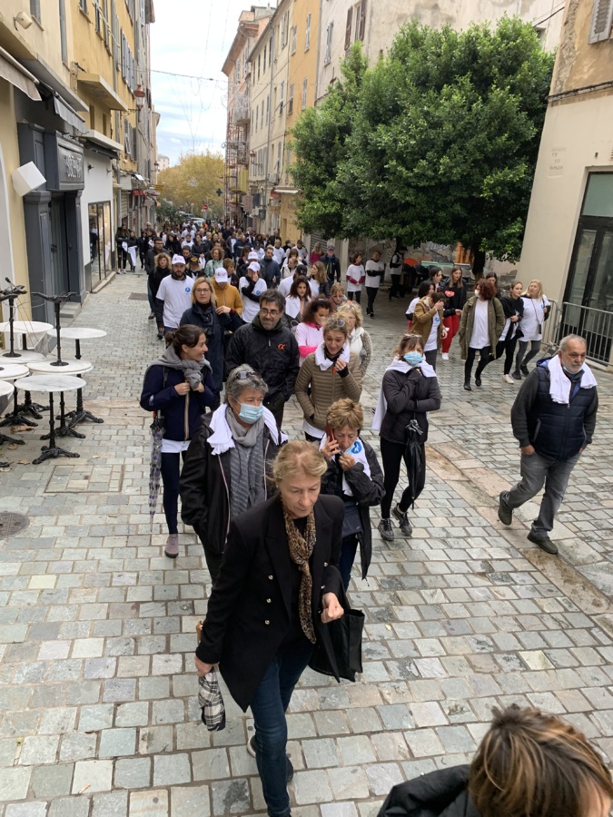 Bastia : plus de 200 personnes ont marché pour Armelle