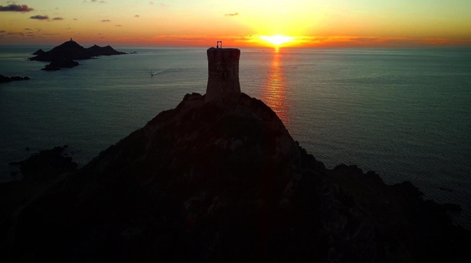 La photo du jour : A Parata, I Sanguinarii et un superbe coucher de soleil La photo du jour : A Parata, I Sanguinarii et un superbe coucher de soleil