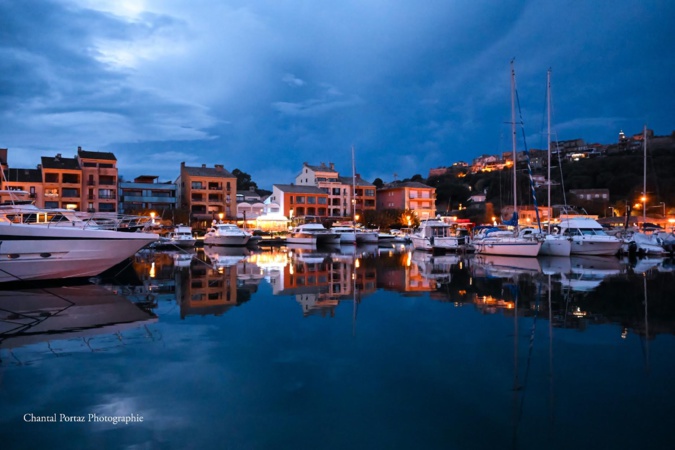La photo du jour : le port de Porto-Vecchio à l'heure bleue