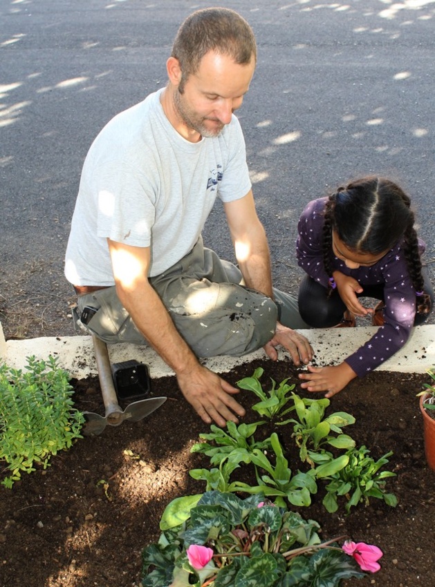 Jardins pédagogiques à l'école maternelle Santore de Calvi Jardins pédagogiques à l'école maternelle Santore de Calvi