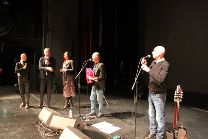 A Bastia, I Mantini régalent 500 anziani A Bastia, I Mantini régalent 500 anziani