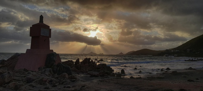 Avis de coup de vent aux Sanguinaires. (Pascal Le Dervouët) Avis de coup de vent aux Sanguinaires. (Pascal Le Dervouët)