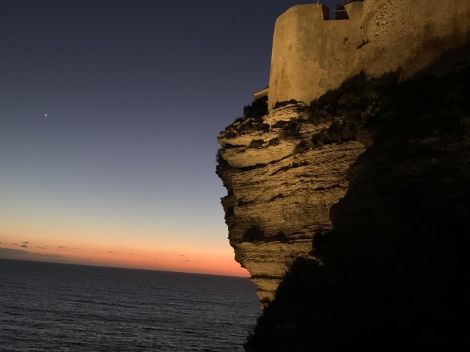 La photo du jour : beauté crépusculaire à Bonifacio