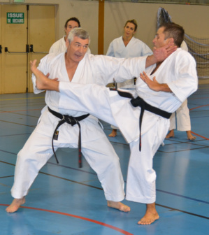 Jean-François Tisseyre effectuant une technique à 2 mains avec Jean-Paul Corrieri Jean-François Tisseyre effectuant une technique à 2 mains avec Jean-Paul Corrieri