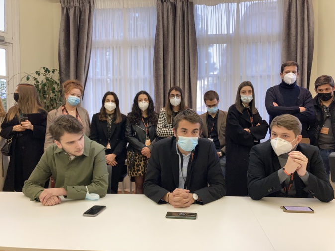 Le groupe Giuventù in mossa critique les critères de sélection des membres de l'Assemblea di a giuventù. Le groupe Giuventù in mossa critique les critères de sélection des membres de l'Assemblea di a giuventù.