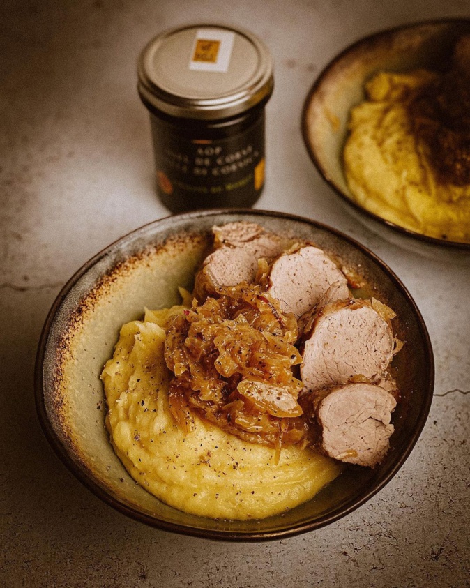 A table : filet mignon aux oignons et écrasé de pomme de terre crémé avec la petite cuisine de Marie A table : filet mignon aux oignons et écrasé de pomme de terre crémé avec la petite cuisine de Marie