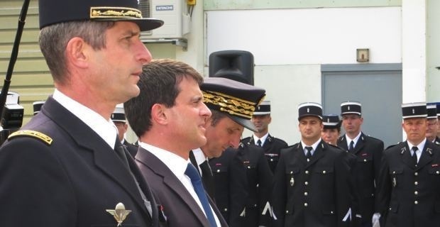 Manuel Valls vient soutenir les gendarmes