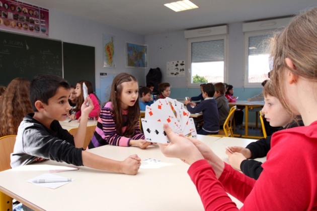 Matteu Rossi compte scrupuleusement les points de cette Scopa endiablée. (Photo SG) Matteu Rossi compte scrupuleusement les points de cette Scopa endiablée. (Photo SG)