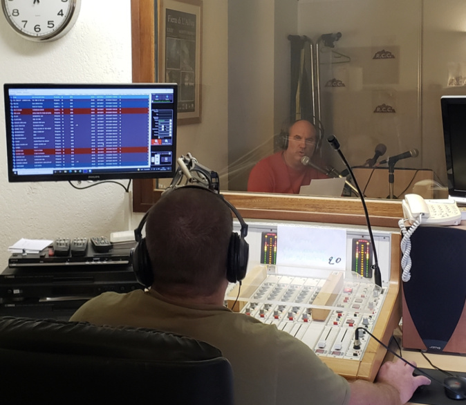 Les deux employés de la radio Les deux employés de la radio