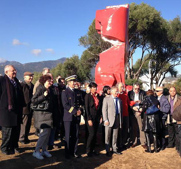 Inaugurée à Aspretto La « Main de Corail » veille désormais sur Ajaccio Inaugurée à Aspretto La « Main de Corail » veille désormais sur Ajaccio