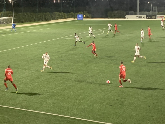 Bonne rentrée de Giacomini longtemps éloigné des terrains en raison d'une vilaine blessure. Bonne rentrée de Giacomini longtemps éloigné des terrains en raison d'une vilaine blessure.