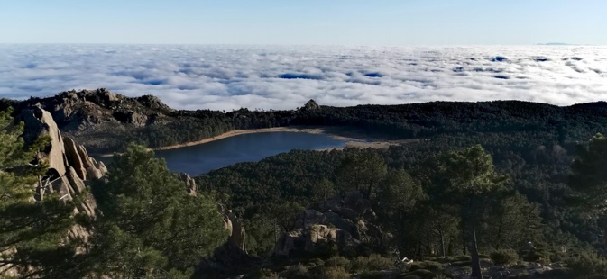 La retenue du barrage de l'Ospedale en suspension au dessus d'une mer… de nuages. (Jean-Yves Susini