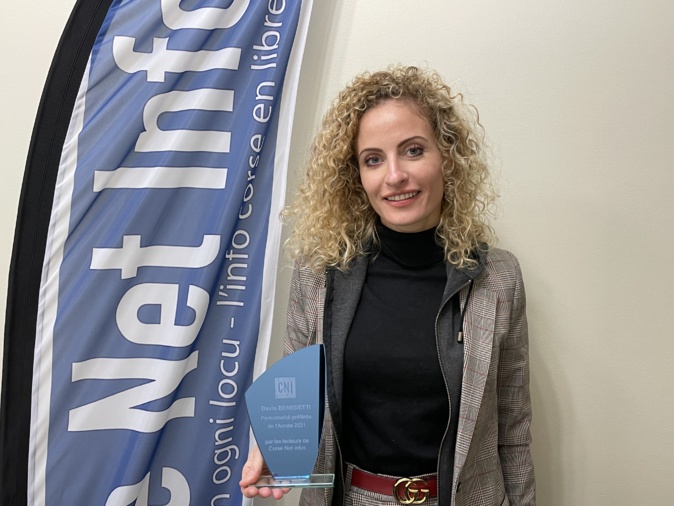 Davia Benedetti a reçu le prix dans les locaux de CNI à Bastia