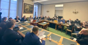 La délégation corse rencontre les parlementaires au Palais Bourbon. La délégation corse rencontre les parlementaires au Palais Bourbon.