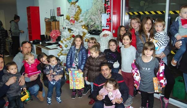 L'Ile-Rousse : Le bel arbre de Noël des sapeurs-pompiers