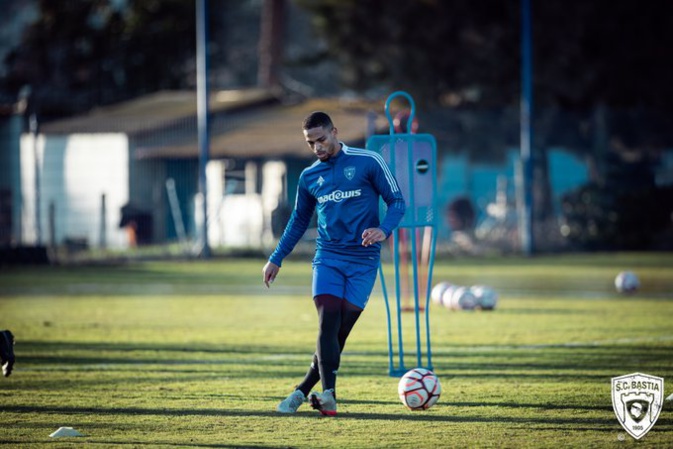 Transfert de Franck Magri : Angers s'oppose à son départ au Sporting Transfert de Franck Magri : Angers s'oppose à son départ au Sporting