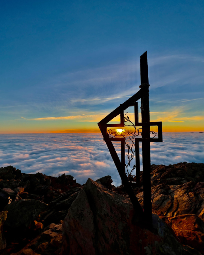 La photo du jour : l'Aragnascu au-dessus des nuages
