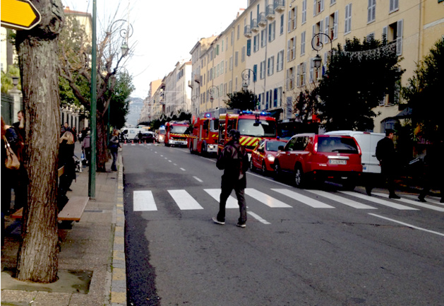 Ajaccio : Fuite de fuel devant la préfecture Ajaccio : Fuite de fuel devant la préfecture