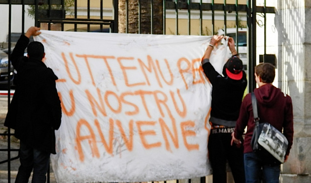 Les manifestations des lycéens dégénèrent Les manifestations des lycéens dégénèrent