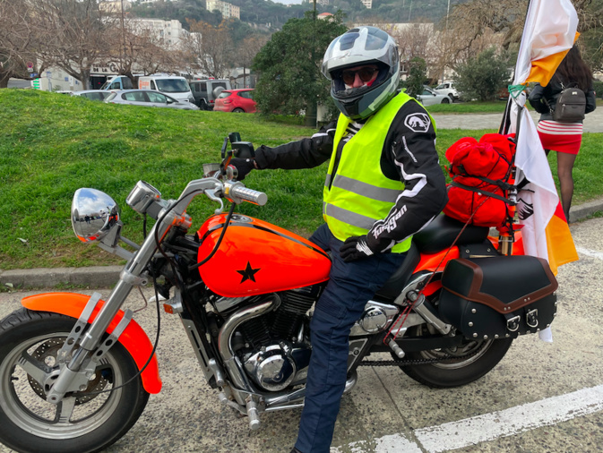 Un manifestant à Bastia Un manifestant à Bastia