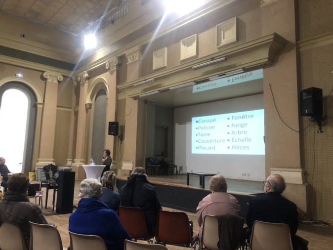 Alix Nicoud, docteure en neurosciences, animatrice de cette conférence Alix Nicoud, docteure en neurosciences, animatrice de cette conférence