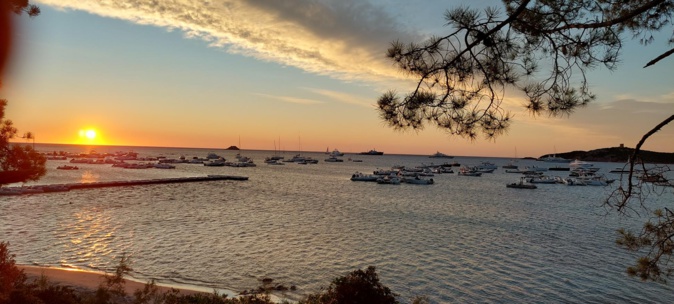 La photo du jour : lever de soleil, magique, sur Pinarellu La photo du jour : lever de soleil, magique, sur Pinarellu