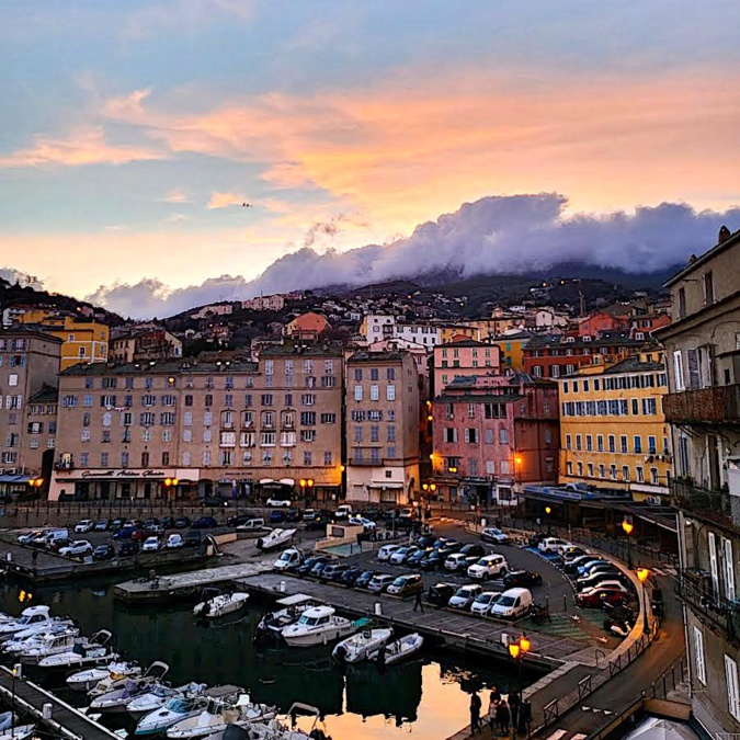 La photo du jour : fin de journée sur le Vieux-Port de Bastia La photo du jour : fin de journée sur le Vieux-Port de Bastia