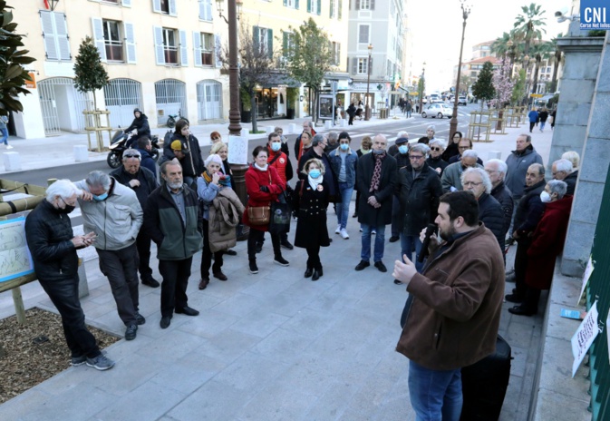Rassemblement devant les grilles de la préfecture d'Ajaccio (Photo Michel Luccioni) Rassemblement devant les grilles de la préfecture d'Ajaccio (Photo Michel Luccioni)