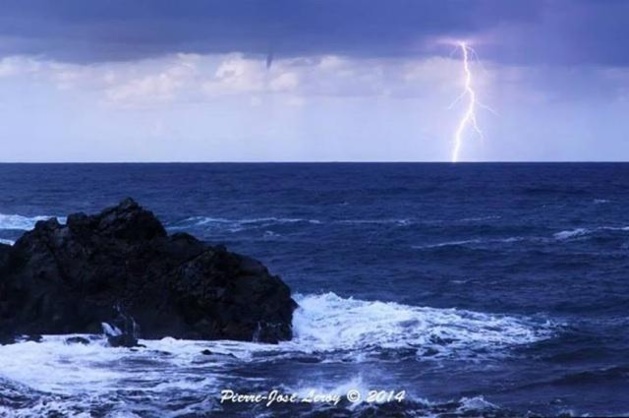 Trombes marines au large d'Ajaccio Trombes marines au large d'Ajaccio