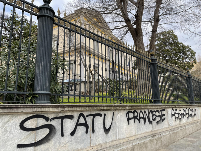 Sur les murs du palais de Justice de Bastia (C.R) Sur les murs du palais de Justice de Bastia (C.R)
