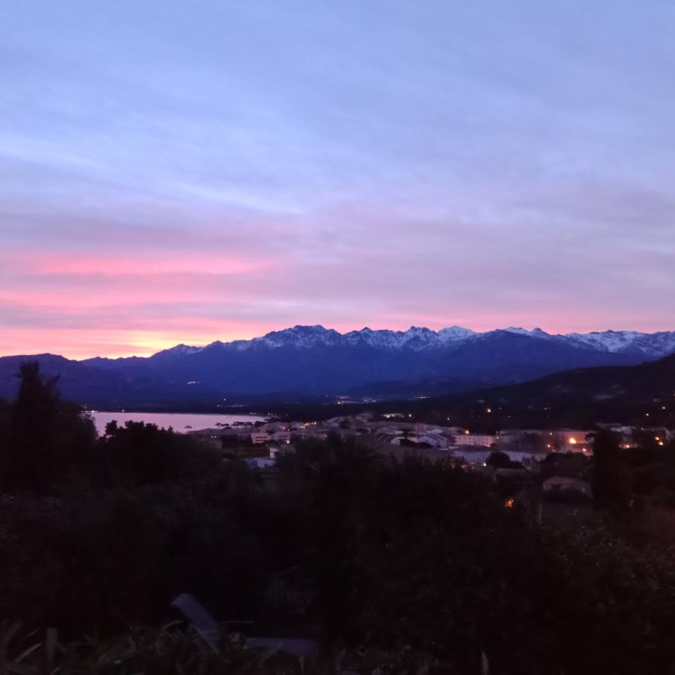 Calvi au petit matin (Bernard Lorriaux) Calvi au petit matin (Bernard Lorriaux)