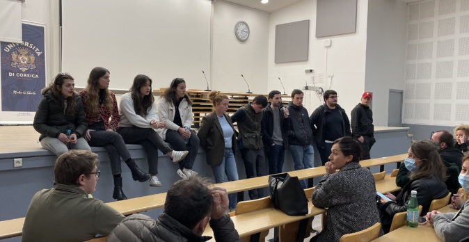 Les représentants des syndicats étudiants. Les représentants des syndicats étudiants.