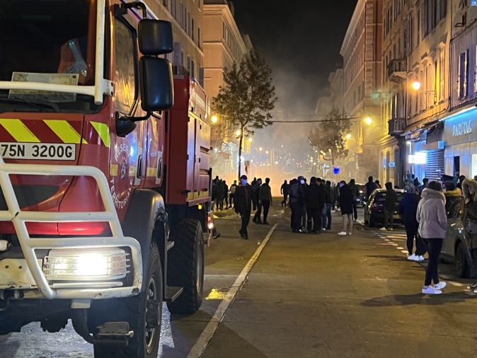 Un camion de pompiers prêt à intervenir pendant la manifestation à Bastia ce dimanche 13 mars. Crédits Photo : CNI