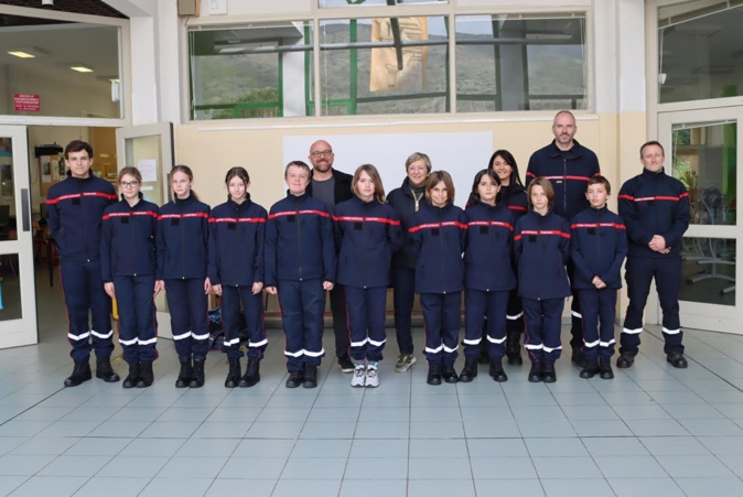 Les jeunes sapeurs-pompiers du Cap Corse (Com SIS2B) Les jeunes sapeurs-pompiers du Cap Corse (Com SIS2B)
