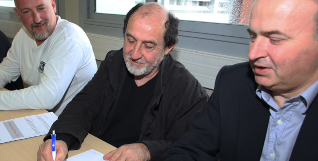 Guy Germani (à gauche), président la Capeb et Don-Marc Albertini, chef du service Territoires et Développement Durable, pour EDF ont signé la convention.