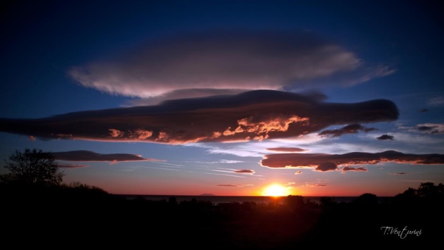 L'image du jour : Superbe "lenticulaire" entre Bastia et l'archipel toscan L'image du jour : Superbe "lenticulaire" entre Bastia et l'archipel toscan