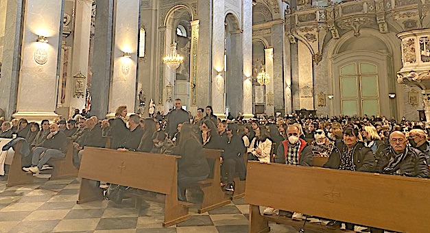 A l'église Saint-Jean-Baptiste célébrait une messe en l'hommage d'Yvan Colonna
