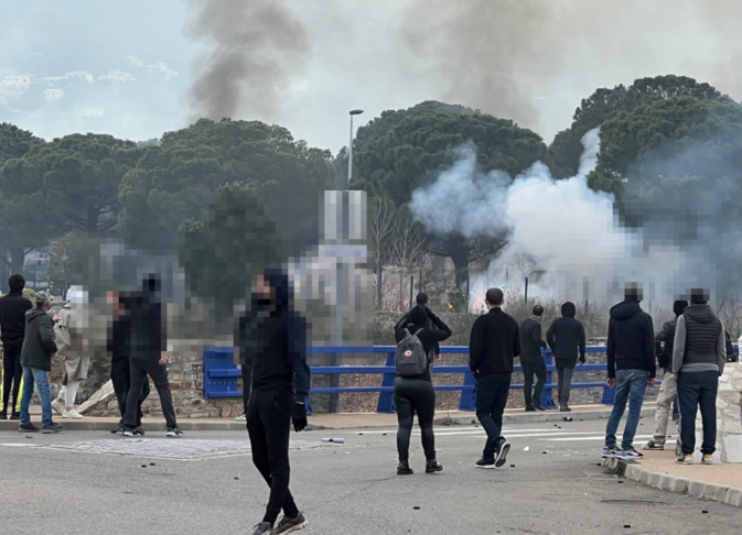 À Furiani la foule se disperse, l’air est irrespirable À Furiani la foule se disperse, l’air est irrespirable